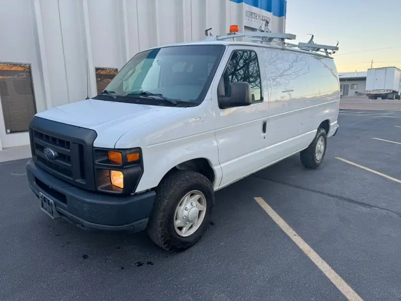 2008 Ford E-Series E-250 Van photo 1