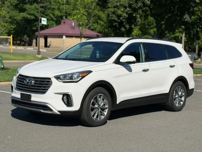 2017 Hyundai Santa Fe SE AWD photo 1
