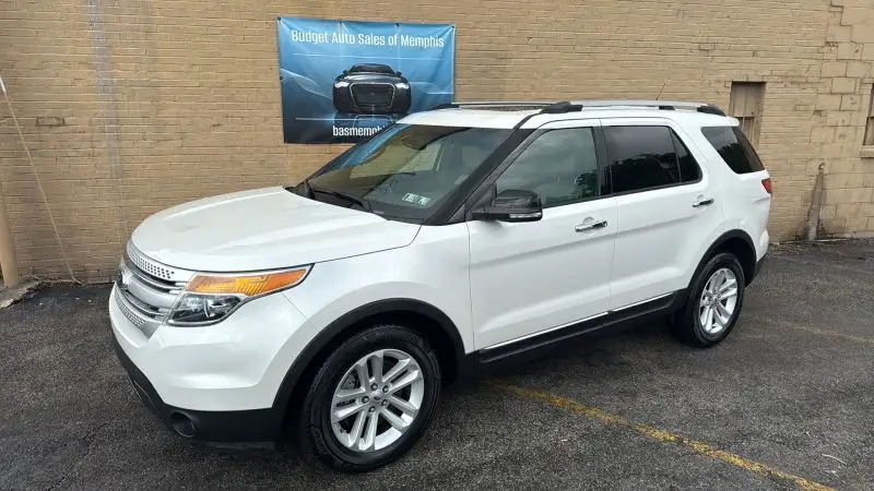 2013 Ford Explorer XLT 4x4 photo 1