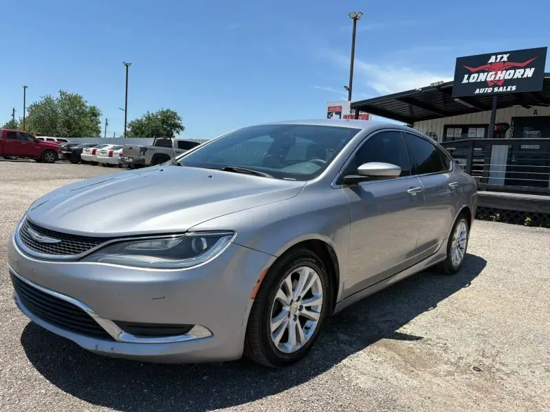 2016 Chrysler 200 Limited photo 1