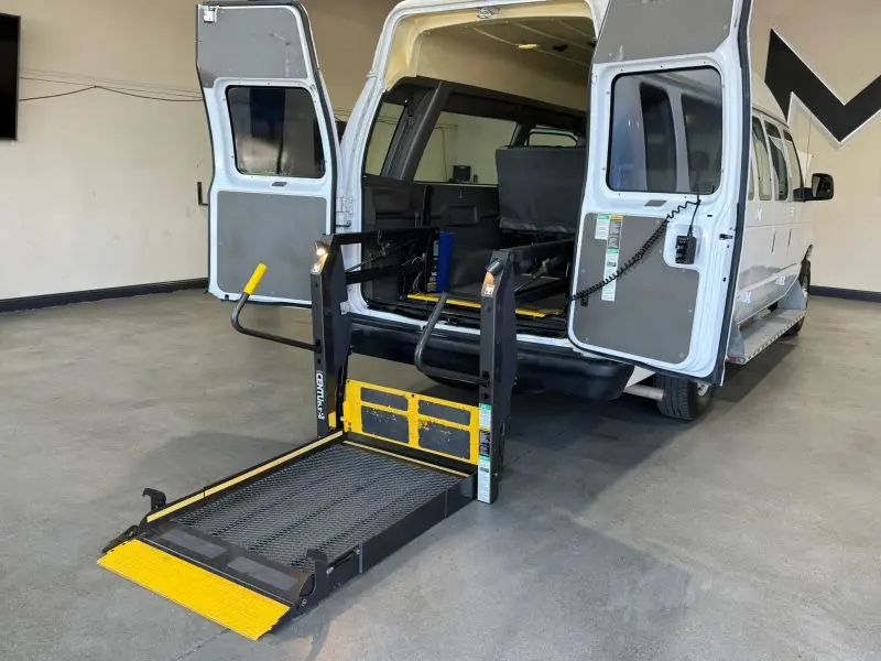 2011 Ford E-Series E-250 Extended photo 1
