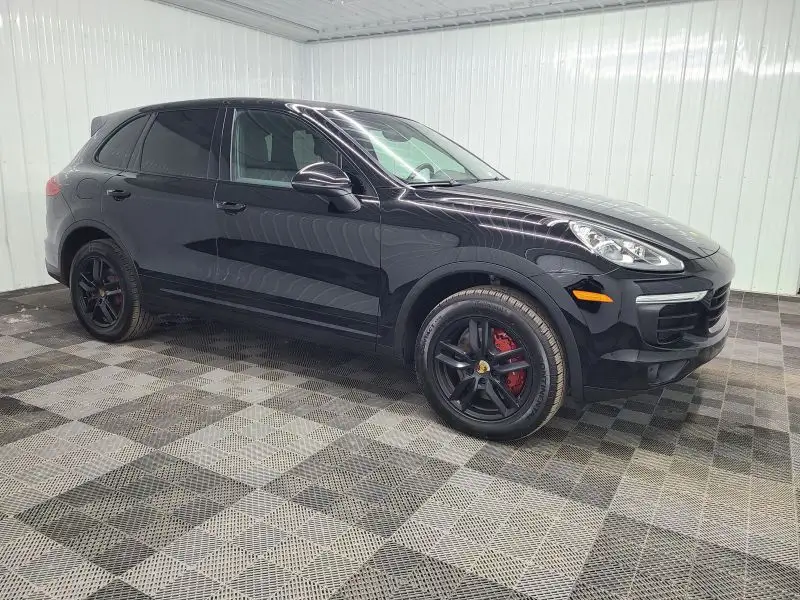 2017 Porsche Cayenne Base photo 1