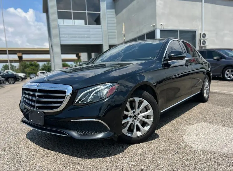 2017 Mercedes-Benz E-Class E300 photo 1