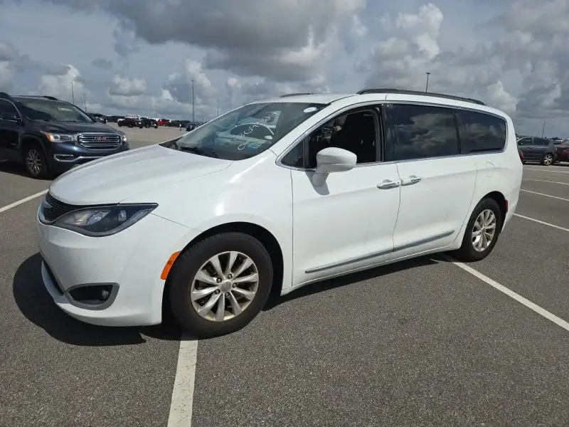 2017 Chrysler Pacifica Touring-L photo 1