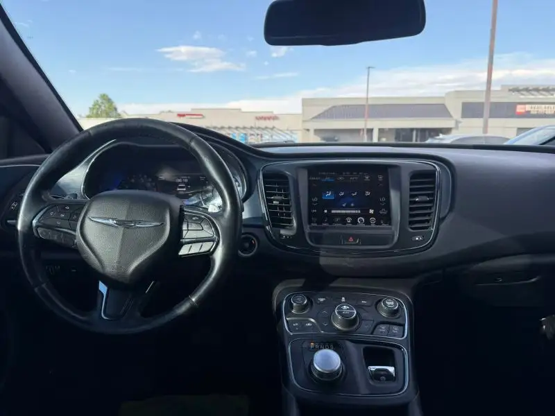 2015 Chrysler 200 S AWD photo 1