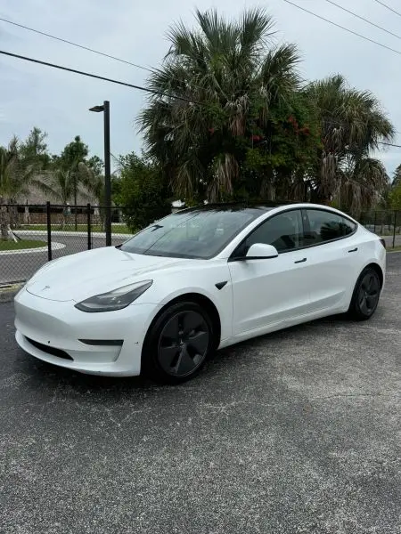 2021 Tesla Model 3 Standard Range Plus photo 1