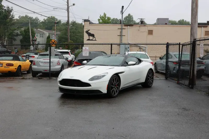 2017 Aston Martin DB11 Base photo 1