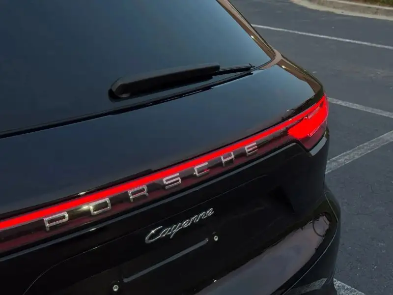 2019 Porsche Cayenne Base photo 1