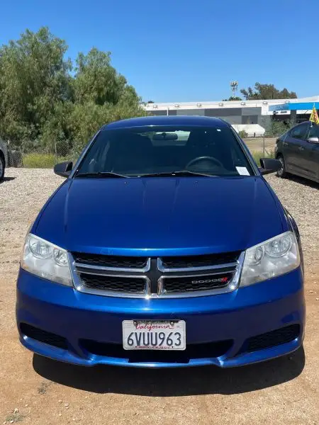 2012 Dodge Avenger SE photo 1
