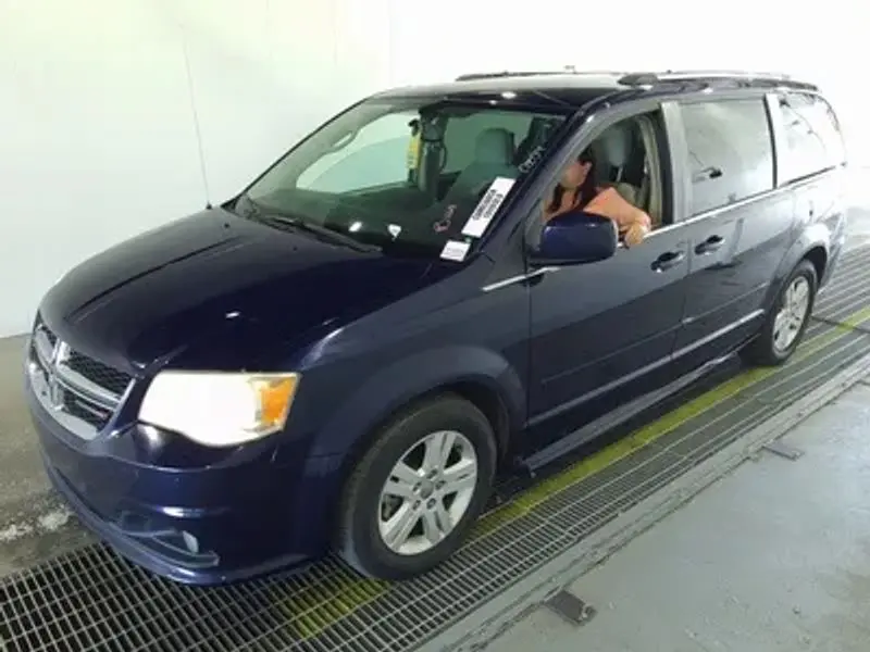 2013 Dodge Grand Caravan Crew photo 1