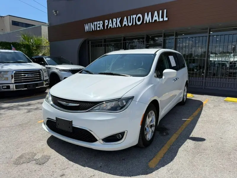 2018 Chrysler Pacifica Touring Plus photo 1