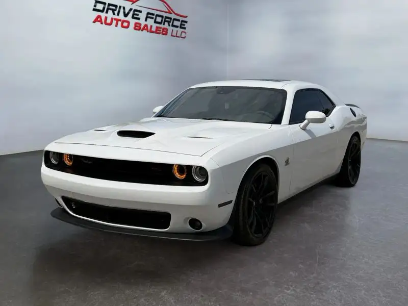 2023 Dodge Challenger R/T Scat Pack photo 1