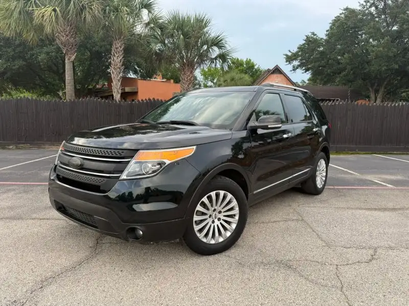 2014 Ford Explorer XLT photo 1