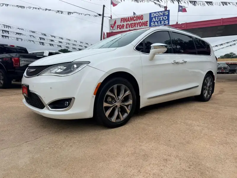 2017 Chrysler Pacifica Limited photo 1