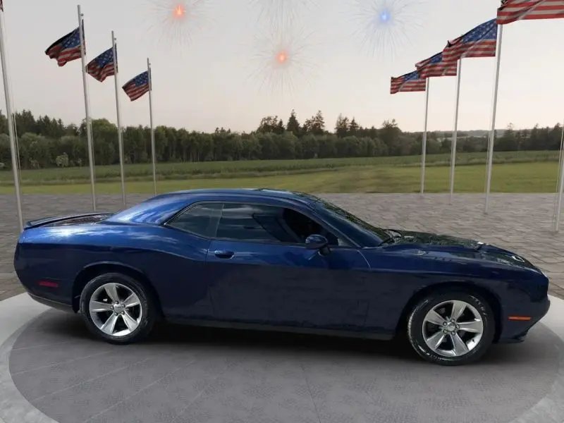 2017 Dodge Challenger SXT photo 1