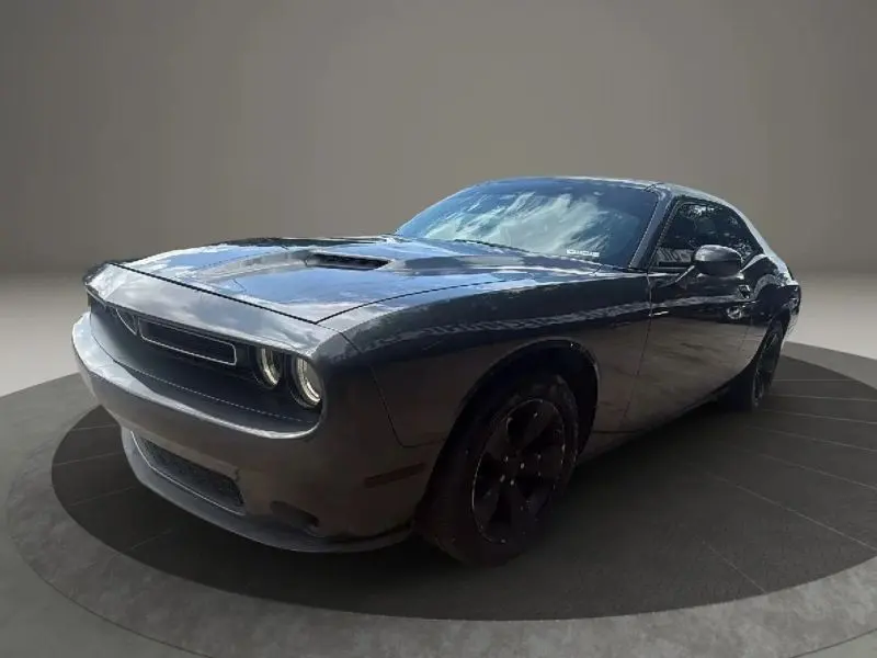 2016 Dodge Challenger SXT photo 1