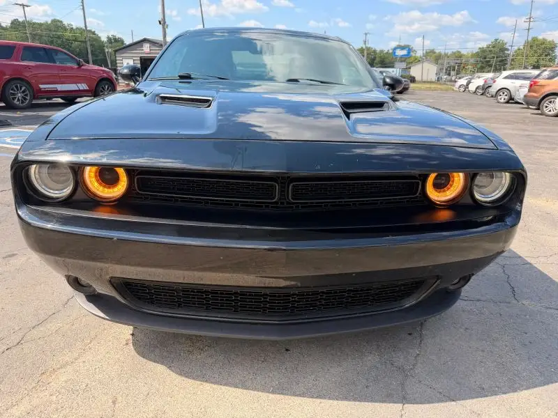 2016 Dodge Challenger SXT Plus photo 1