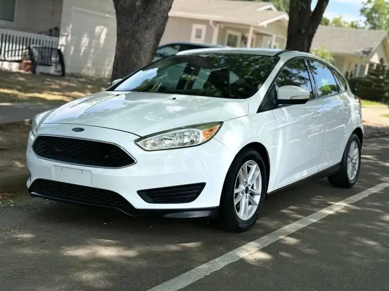 2017 Ford Focus 5 Door Hatch SE photo 1