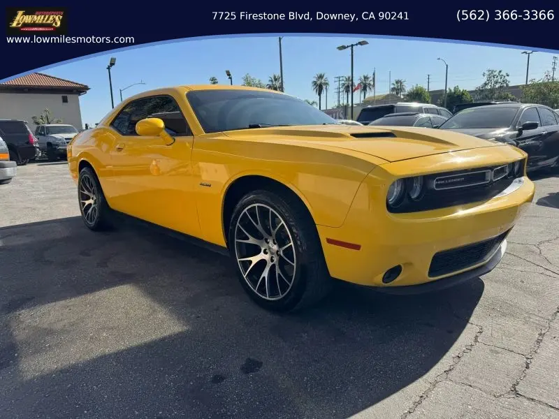 2017 Dodge Challenger R/T photo 1