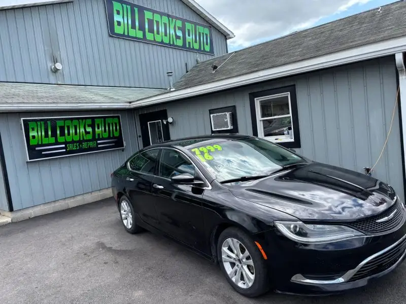 2016 Chrysler 200 Limited photo 1