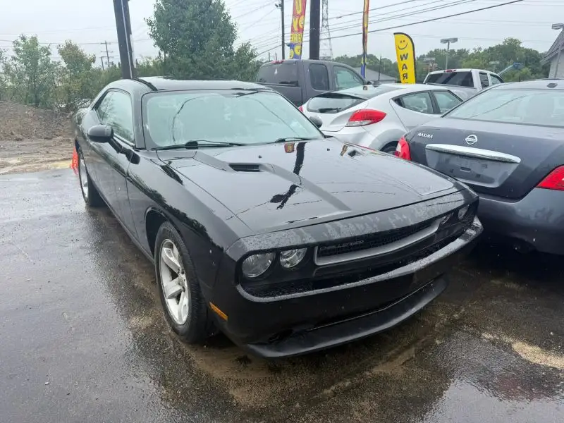 2012 Dodge Challenger SXT photo 1