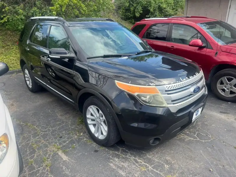 2013 Ford Explorer XLT 4x4 photo 1