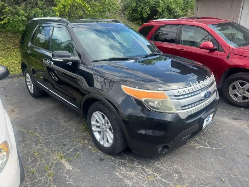 2013 Ford Explorer XLT 4x4 photo 1