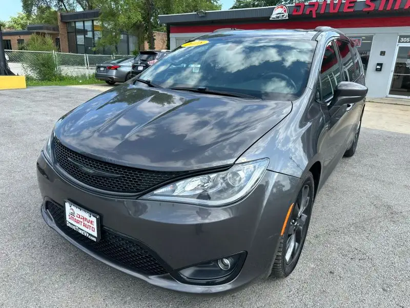 2018 Chrysler Pacifica Touring L Plus photo 1