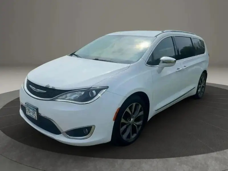 2017 Chrysler Pacifica Limited photo 1