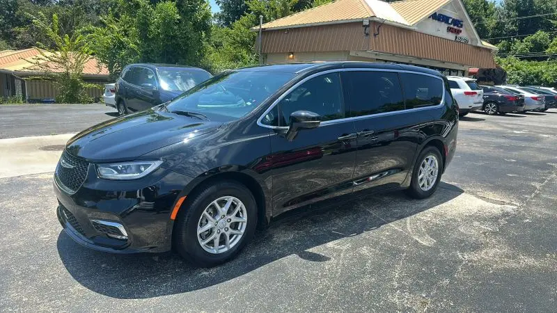 2026 Chrysler Pacifica Select photo 1