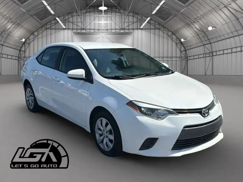 2015 Toyota Corolla LE AT photo 1
