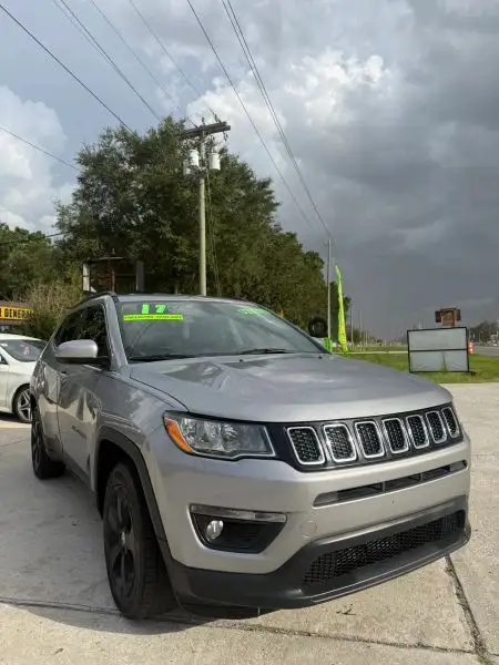 2017 Jeep Compass Latitude 4X4 photo 1