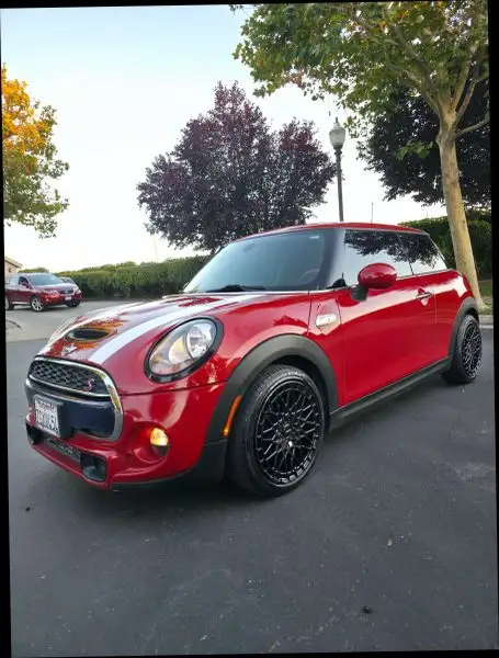 2014 MINI Cooper S photo 1