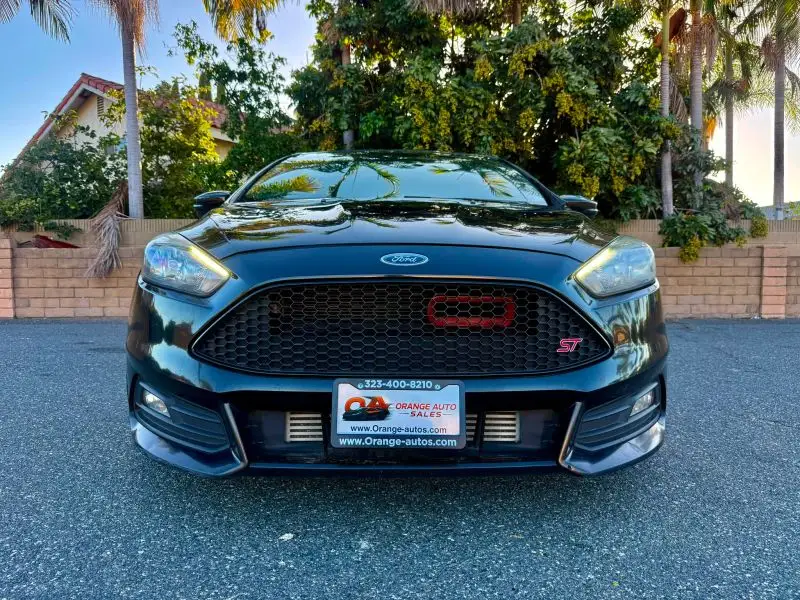 2018 Ford Focus Hatch ST photo 1