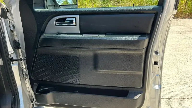 2017 Ford Expedition XLT photo 1