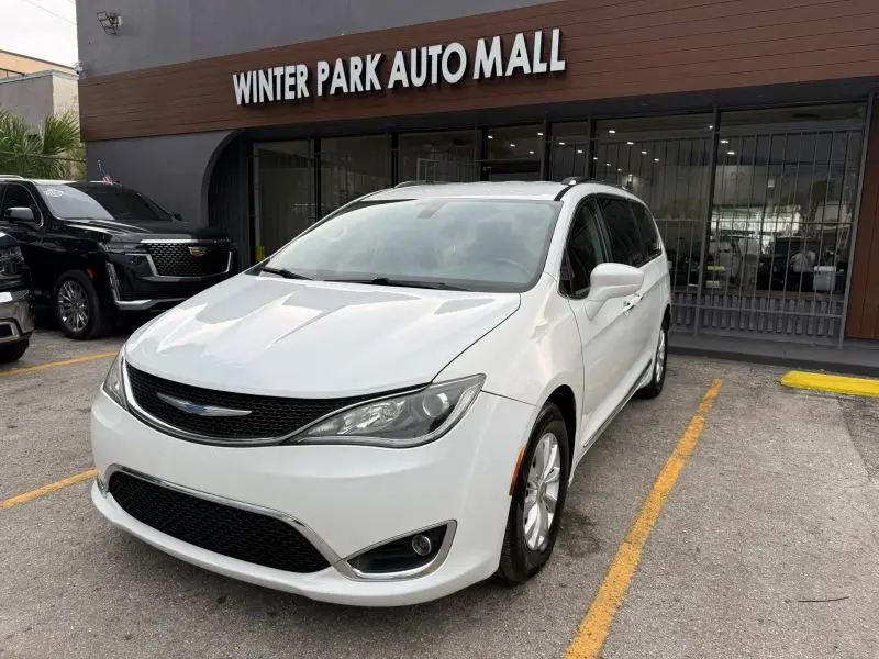 2018 Chrysler Pacifica Touring L Plus photo 1