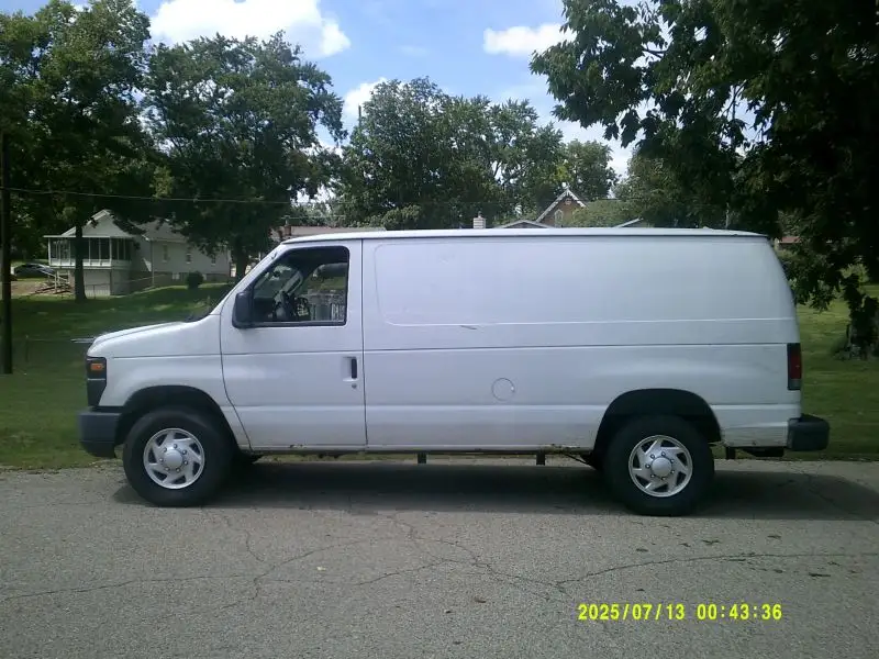 2012 Ford E-Series E-250 Van photo 1
