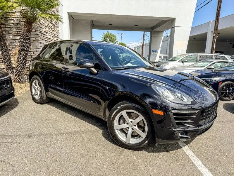 2018 Porsche Macan Base photo 1