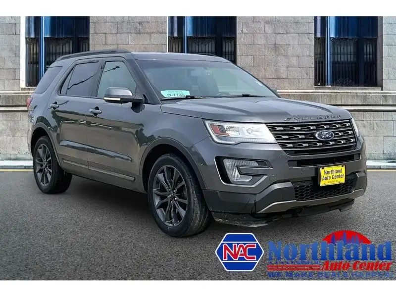 2017 Ford Explorer XLT 4WD photo 1