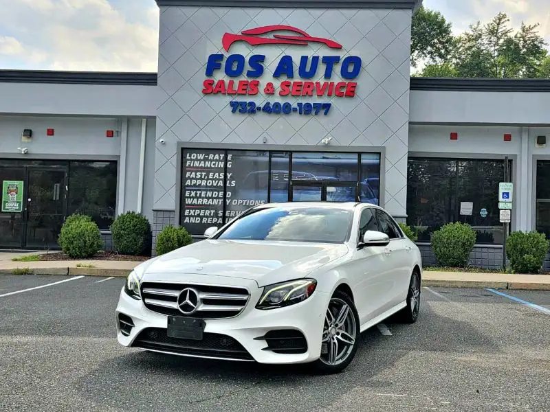2017 Mercedes-Benz E-Class E300 4MATIC photo 1
