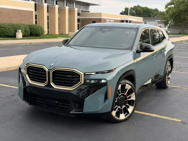 2023 BMW XM Base photo 1