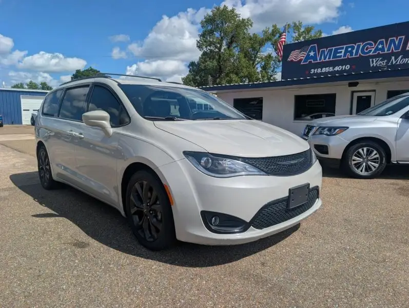2020 Chrysler Pacifica Touring L Plus photo 1