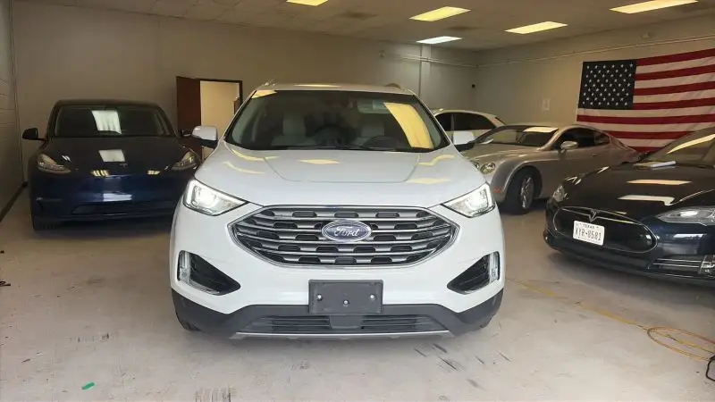 2020 Ford Edge SEL photo 1