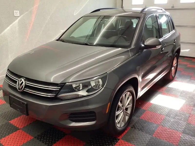 2018 Volkswagen Tiguan Limited 2.0T 4Motion photo 1