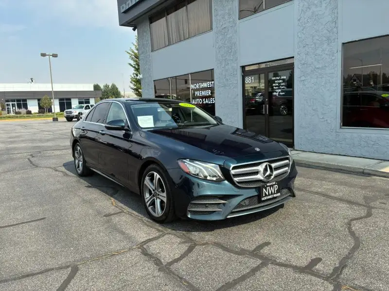 2018 Mercedes-Benz E-Class E300 4MATIC photo 1