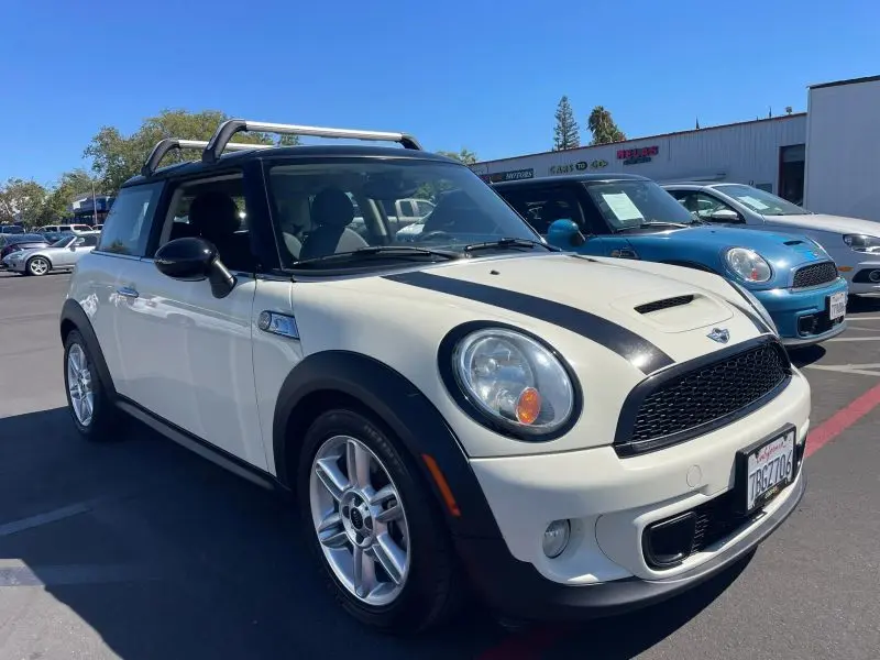 2013 MINI Cooper S photo 1