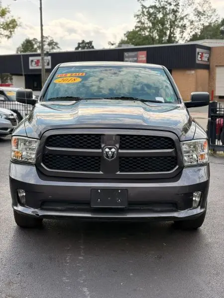 2018 RAM 1500 Express 4WD Quad Cab 6'4 photo 1