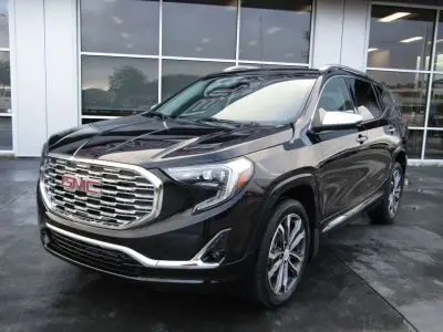 2018 GMC Terrain Denali AWD photo 3