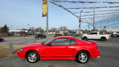 2001 Ford Mustang Standard photo 2