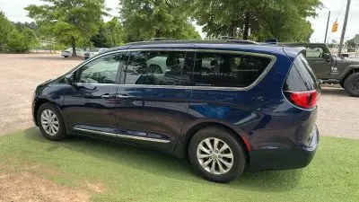 2017 Chrysler Pacifica Touring-L photo 4